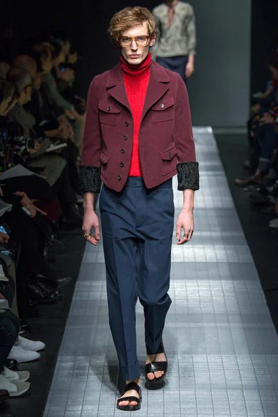 Look 27